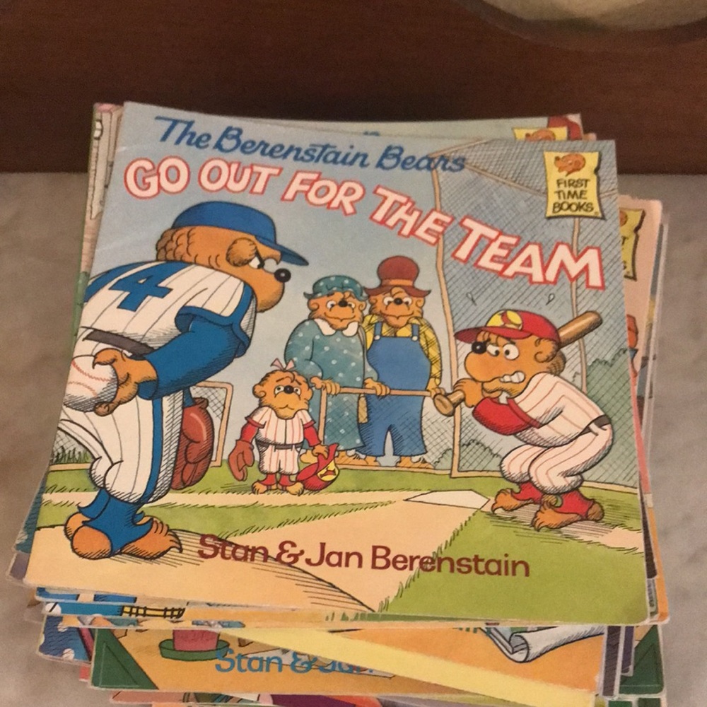Random House-Set Of 34 Berenstain Bears Books - Picture 12 of 16